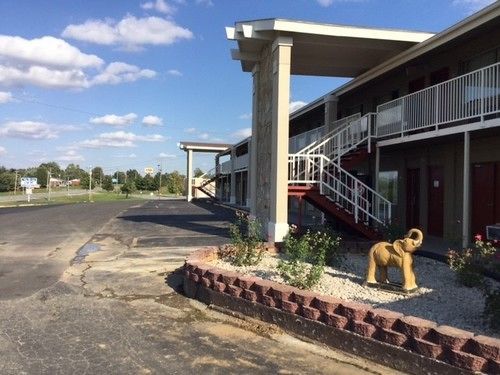 Big Spring Inn Madisonville Exterior foto