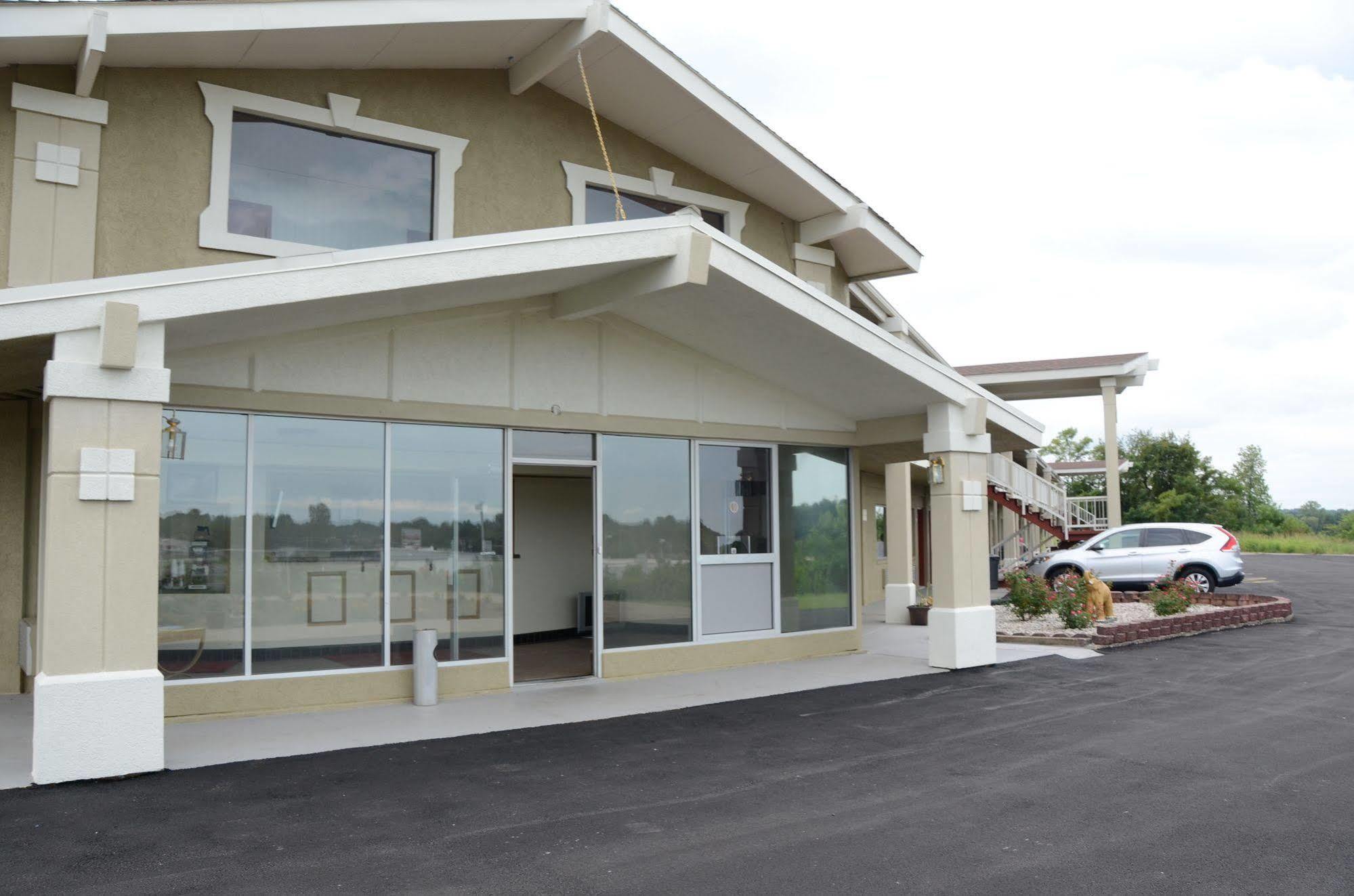 Big Spring Inn Madisonville Exterior foto